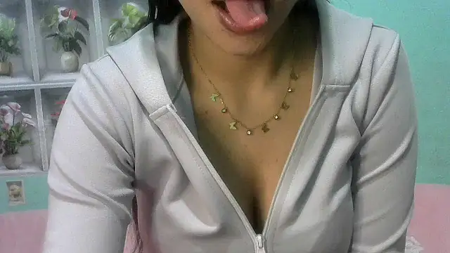 Snapshot of nanhi_munni chatting on 02-07-26, 01:41 nanhi munni online show from 02-07-26, 01:41