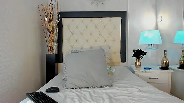 GaleHodge online show from 10-15-25, 12:35