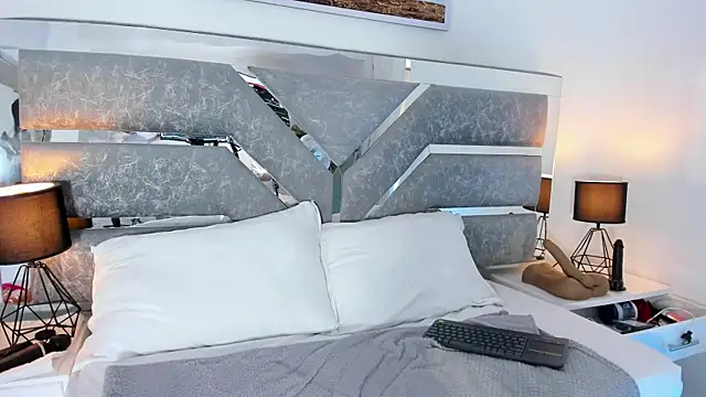 Slut Milf  online show from 01-12-26, 07:42