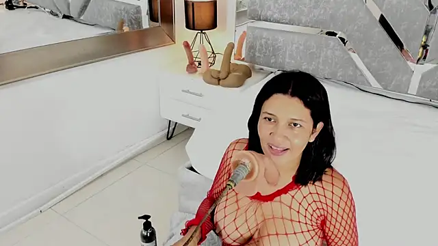 Slut Milf  online show from 05-28-26, 07:31