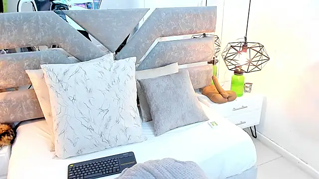 Slut Milf  online show from 07-17-26, 06:05