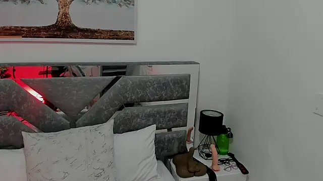 Slut Milf  online show from 12-20-25, 07:39