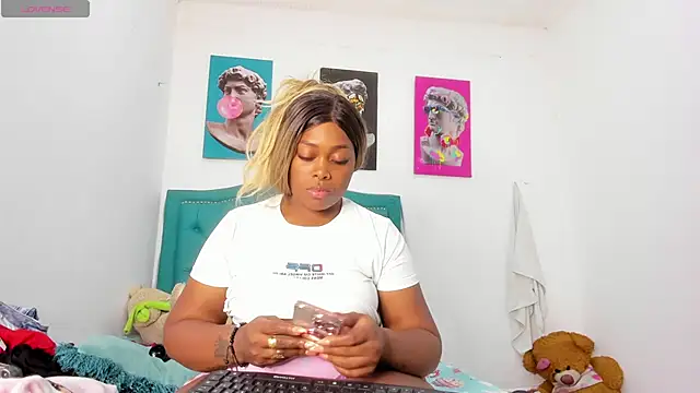 Snapshot of Lilybaudinx96 chatting on 02-12-26, 02:11 Lilybaudinx96 online show from 02-12-26, 02:11