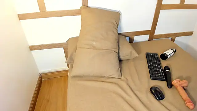 CriistalJade online show from 02-11-25, 10:07