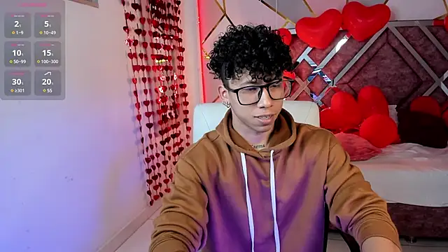 Snapshot of AkazaBoy_ chatting on 02-19-25, 04:44 AkazaBoy  online show from 02-19-25, 04:44