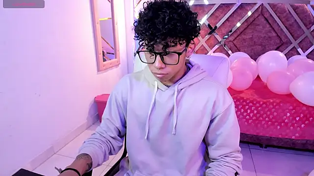 Snapshot of AkazaBoy_ chatting on 03-15-25, 04:24 AkazaBoy  online show from 03-15-25, 04:24