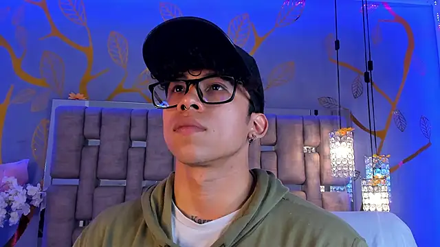 AkazaBoy  online show from 12-02-25, 04:25