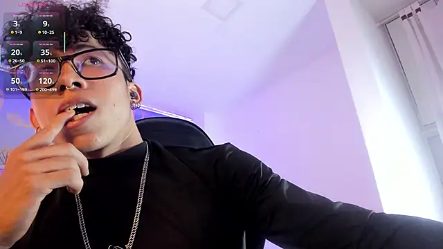 Snapshot of AkazaBoy_ chatting on 09-17-25, 09:06 AkazaBoy  online show from 09-17-25, 09:06