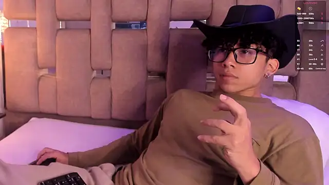 AkazaBoy  online show from 11-18-25, 04:38