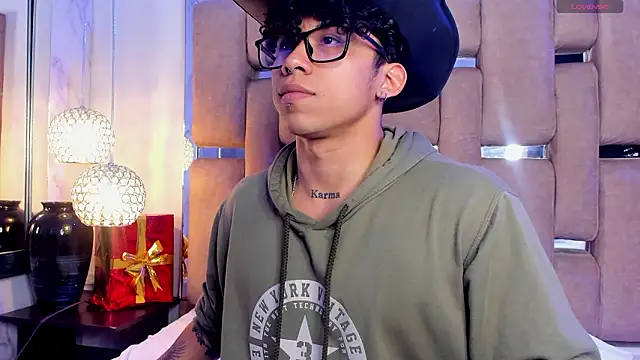 AkazaBoy  online show from 02-25-26, 04:56