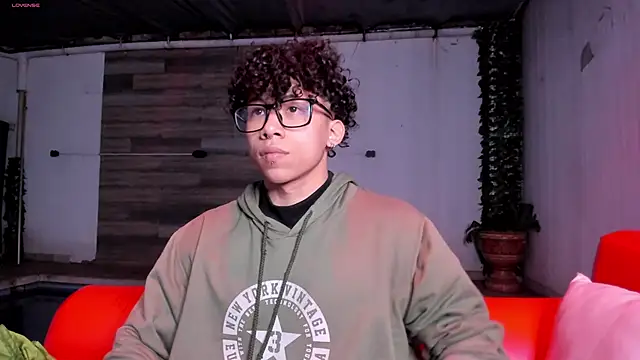 AkazaBoy  online show from 03-15-26, 05:25