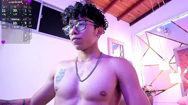 Snapshot of AkazaBoy_ chatting on 03-15-25, 10:35 AkazaBoy  online show from 03-15-25, 10:35