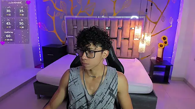 Snapshot of AkazaBoy_ chatting on 03-06-25, 03:46 AkazaBoy  online show from 03-06-25, 03:46