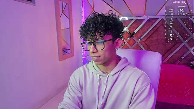 Snapshot of AkazaBoy_ chatting on 03-05-25, 04:34 AkazaBoy  online show from 03-05-25, 04:34