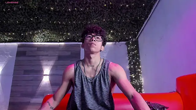 Snapshot of AkazaBoy_ chatting on 03-22-25, 04:35 AkazaBoy  online show from 03-22-25, 04:35