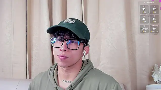 AkazaBoy  online show from 03-02-26, 04:35