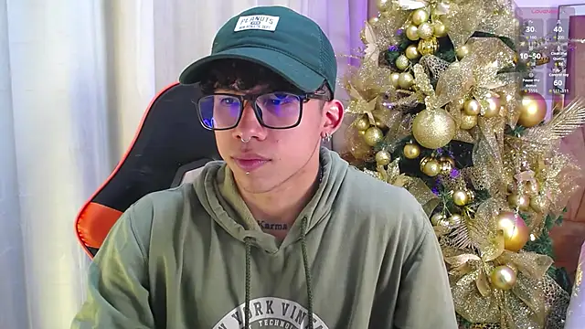 AkazaBoy  online show from 12-17-25, 04:17