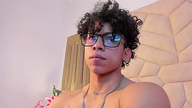 AkazaBoy  online show from 03-29-26, 06:04