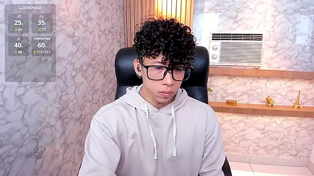 Snapshot of AkazaBoy_ chatting on 09-12-25, 08:30 AkazaBoy  online show from 09-12-25, 08:30