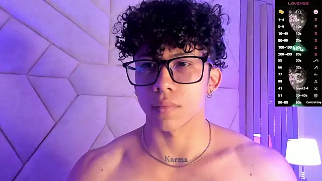 AkazaBoy  online show from 11-30-25, 09:04