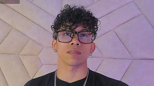 Snapshot of AkazaBoy_ chatting on 09-22-25, 04:29 AkazaBoy  online show from 09-22-25, 04:29