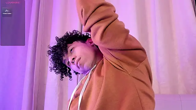 AkazaBoy  online show from 04-03-26, 05:03