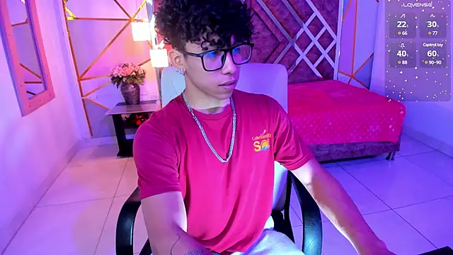 Snapshot of AkazaBoy_ chatting on 03-04-25, 04:17 AkazaBoy  online show from 03-04-25, 04:17