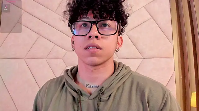 Snapshot of AkazaBoy_ chatting on 10-20-25, 04:25 AkazaBoy  online show from 10-20-25, 04:25