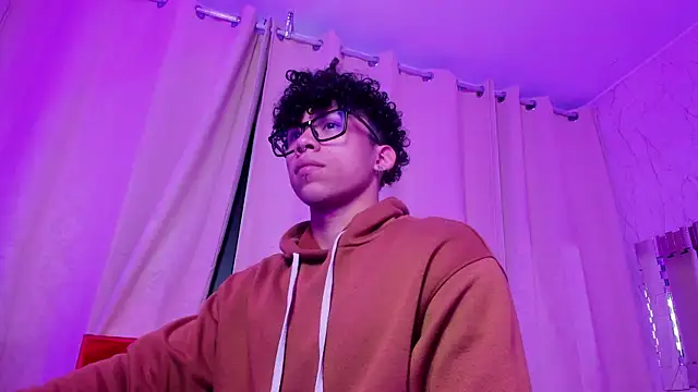 AkazaBoy  online show from 12-18-25, 04:39