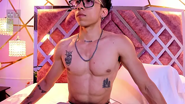 Snapshot of AkazaBoy_ chatting on 09-14-25, 04:35 AkazaBoy  online show from 09-14-25, 04:35