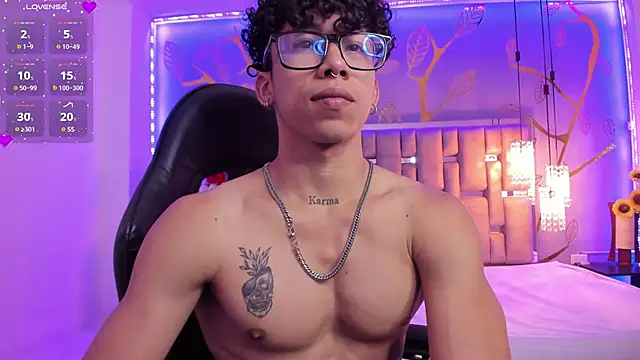 Snapshot of AkazaBoy_ chatting on 03-14-25, 04:43 AkazaBoy  online show from 03-14-25, 04:43