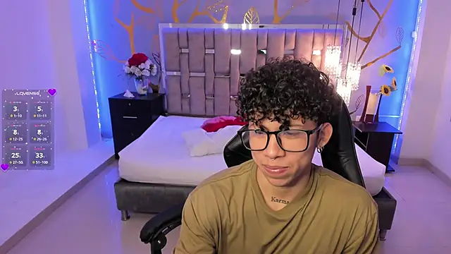 Snapshot of AkazaBoy_ chatting on 03-20-25, 04:29 AkazaBoy  online show from 03-20-25, 04:29