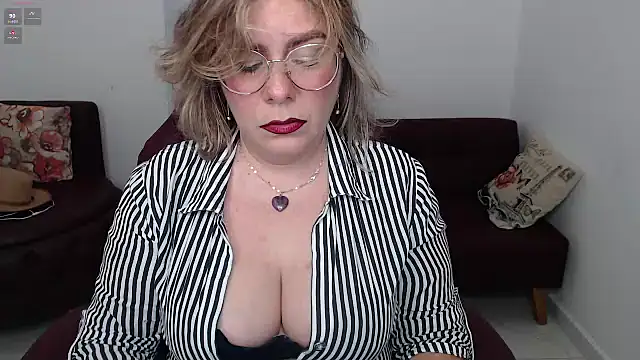 Serenay  online show from 02-06-25, 10:32