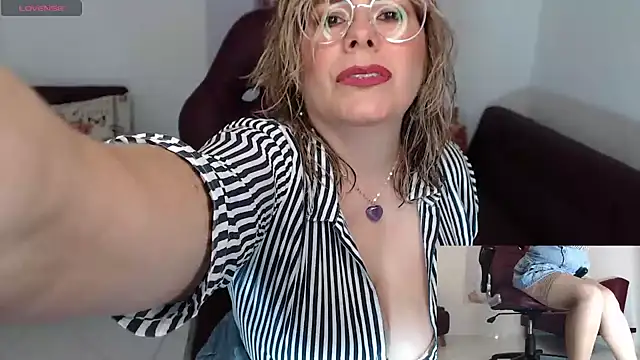 Serenay  online show from 01-08-25, 10:37