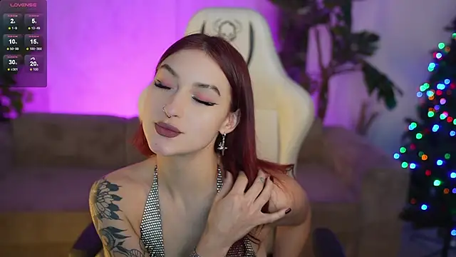 Magnetic Mia  online show from 12-17-25, 03:22