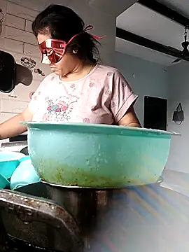 Punjabi beauty123 online show from 10-29-25, 07:51