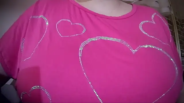 Snapshot of AalinnaK chatting on 03-04-26, 03:09 AalinnaK online show from 03-04-26, 03:09
