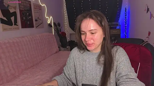 Snapshot of Emillias chatting on 02-19-26, 08:00 Emillias online show from 02-19-26, 08:00