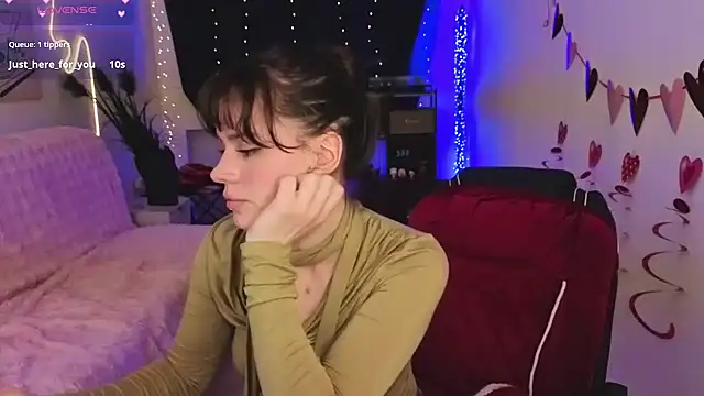 Snapshot of Emillias chatting on 02-27-26, 02:06 Emillias online show from 02-27-26, 02:06