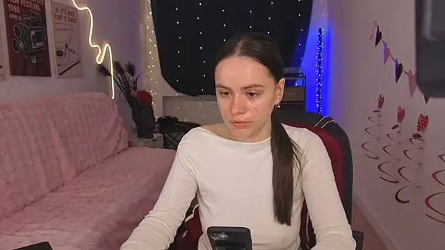 Snapshot of Emillias chatting on 02-20-26, 08:16 Emillias online show from 02-20-26, 08:16