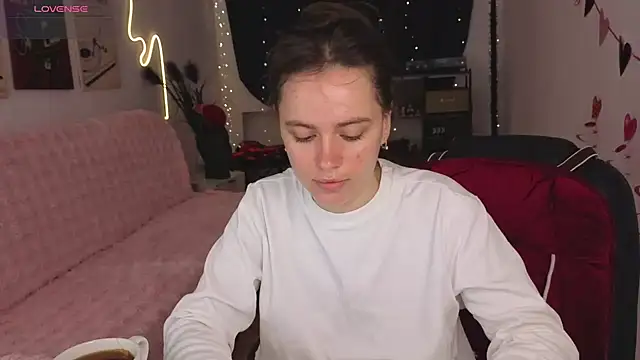 Snapshot of Emillias chatting on 02-21-26, 08:05 Emillias online show from 02-21-26, 08:05