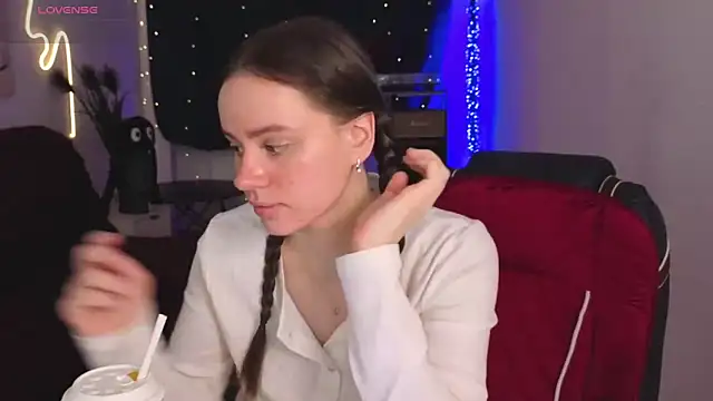 Snapshot of Emillias chatting on 02-07-26, 08:00 Emillias online show from 02-07-26, 08:00