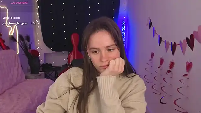 Snapshot of Emillias chatting on 02-16-26, 02:05 Emillias online show from 02-16-26, 02:05