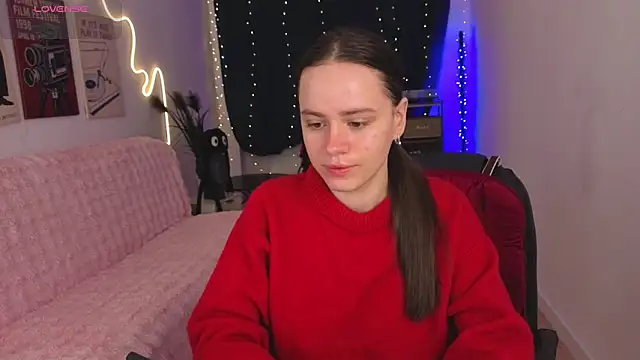 Snapshot of Emillias chatting on 02-10-26, 08:02 Emillias online show from 02-10-26, 08:02