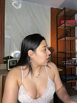floriamANDjazmin online show from 06-24-26, 06:50