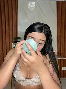 floriamANDjazmin online show from 07-13-26, 03:06