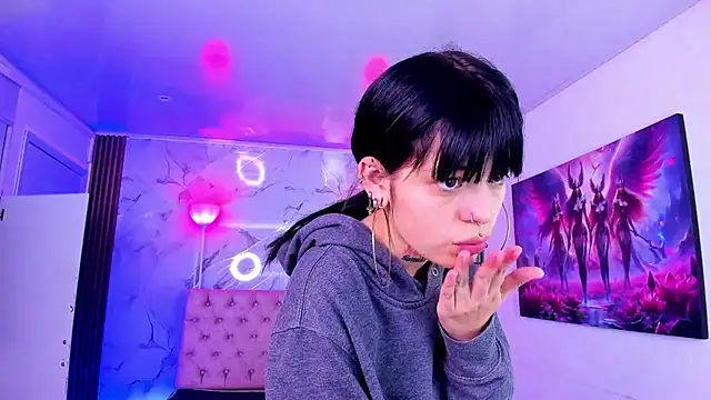 AuroraDiaz online show from 12-20-25, 07:17