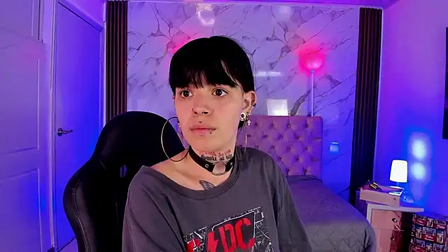 AuroraDiaz online show from 12-19-25, 07:27