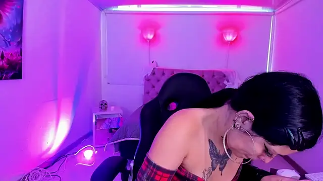 AuroraDiaz online show from 10-22-25, 07:24