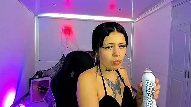 AuroraDiaz online show from 10-28-25, 07:35